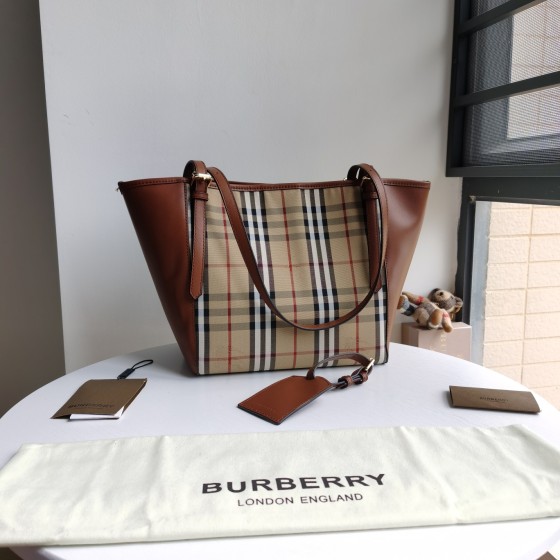 Burberry popular model number: 22585